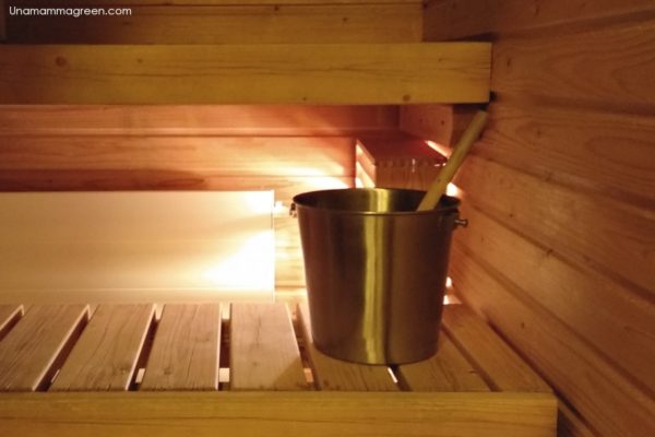 sauna finlandese con bambini in lapponia